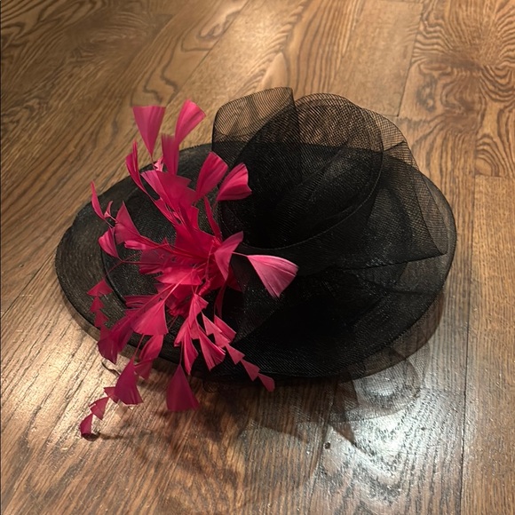 Elegant Black Fascinator with Pink Accents - Picture 3 of 4